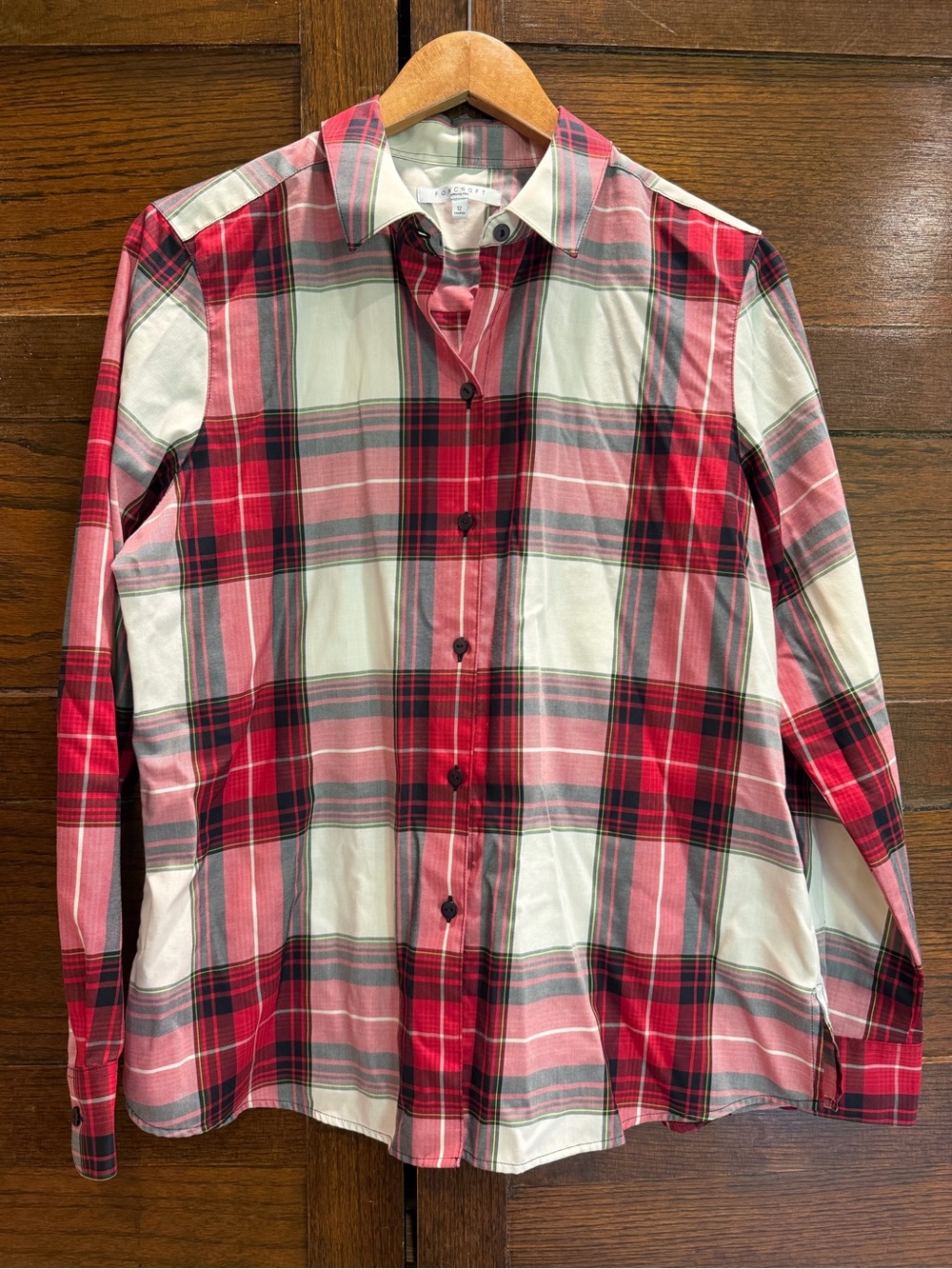 Foxcroft sz 12 women’s wrinkle free Classic Red Plaid Button-Up shirt cotton